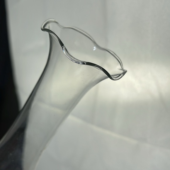 Set of 2 Vintage Glass Bud Vases - Picture 9 of 14